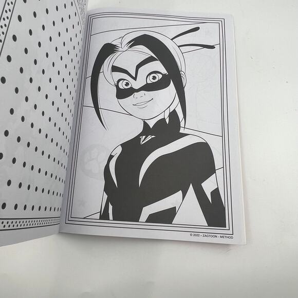 MIRACULOUS - COLORING & ACTIVITY BOOK With Mask and Stickers - Picture 5 of 6